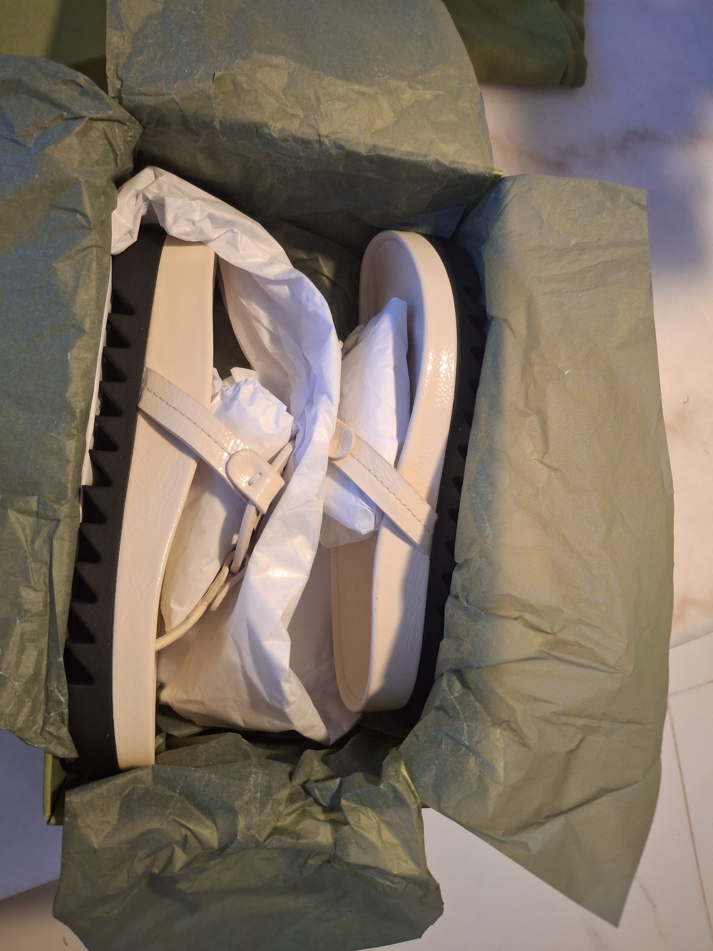 Tory Burch Patent Leather Logo Thong Sandals in Ivory - Picture 8 of 9